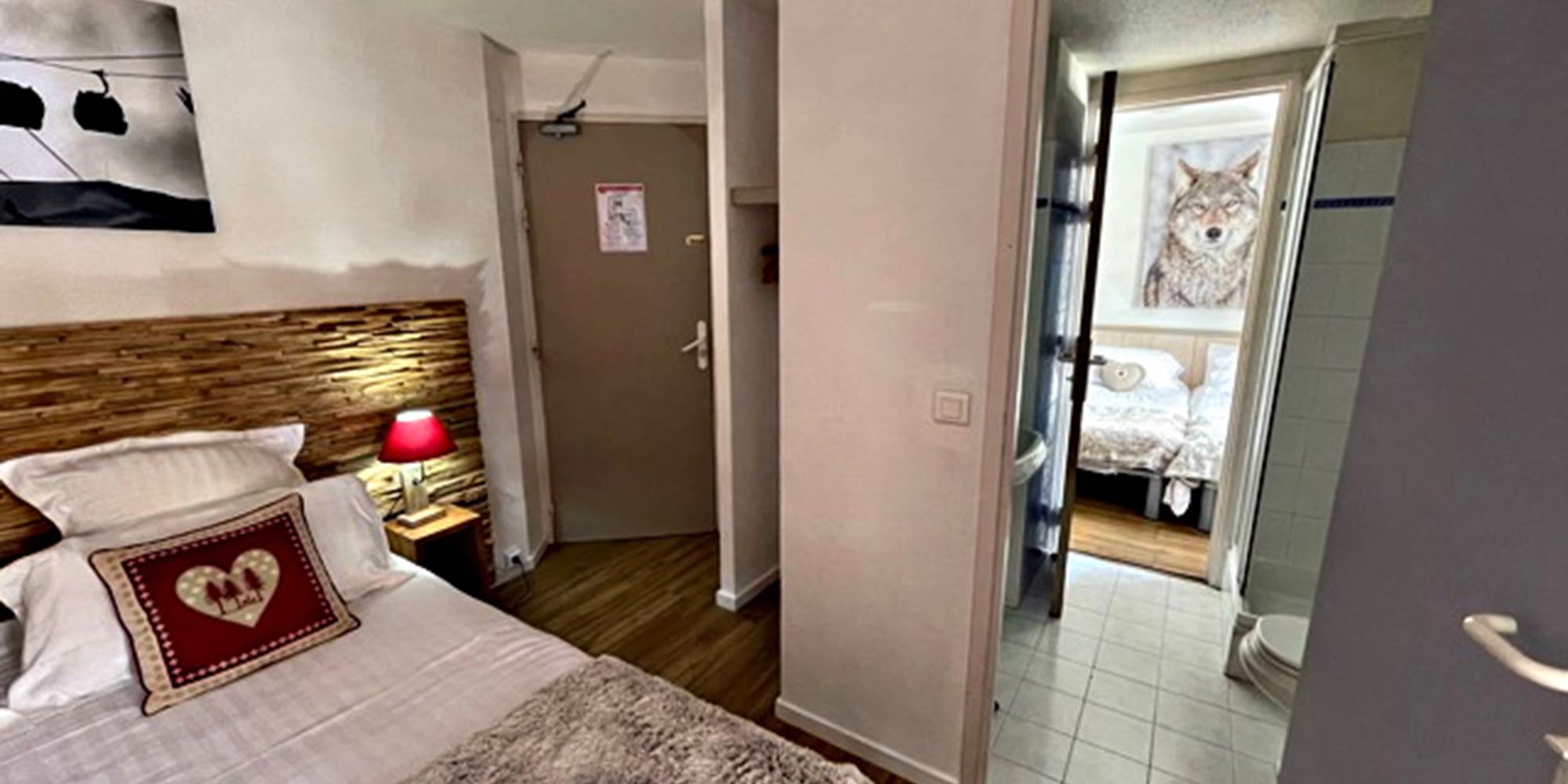 Chambre 12/14 côté parental vue sur chambre enfants