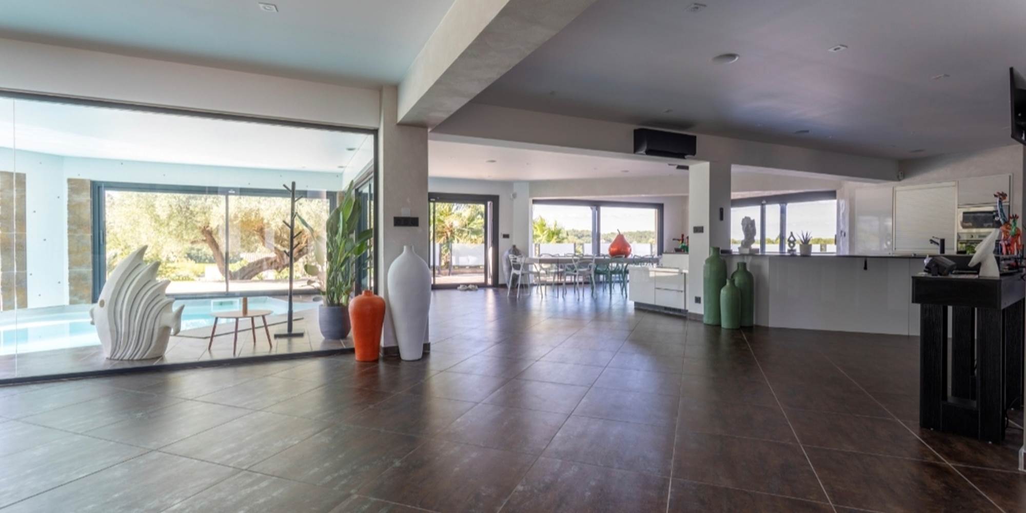 Intérieur villa - Espace moderne et spacieux