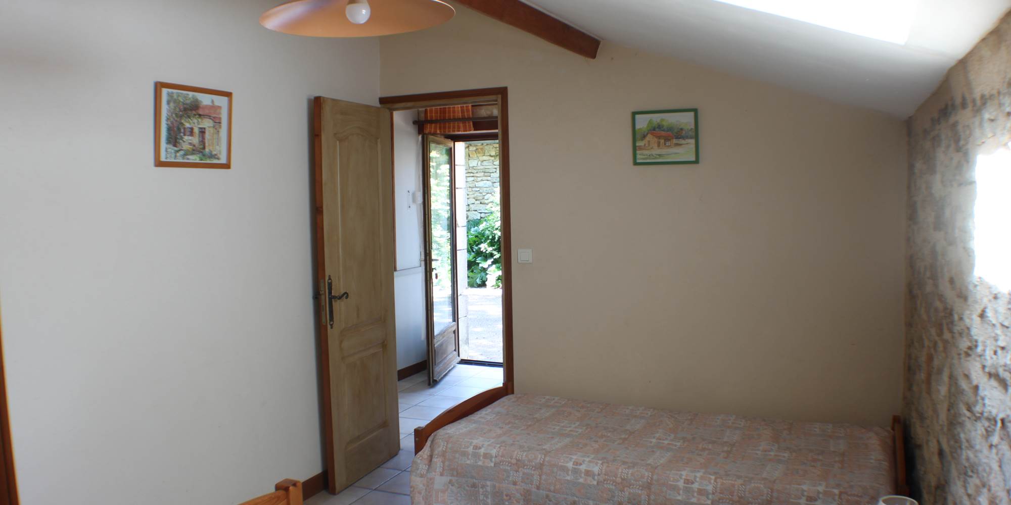 Petit gite Chambre - Little cottage bedroom