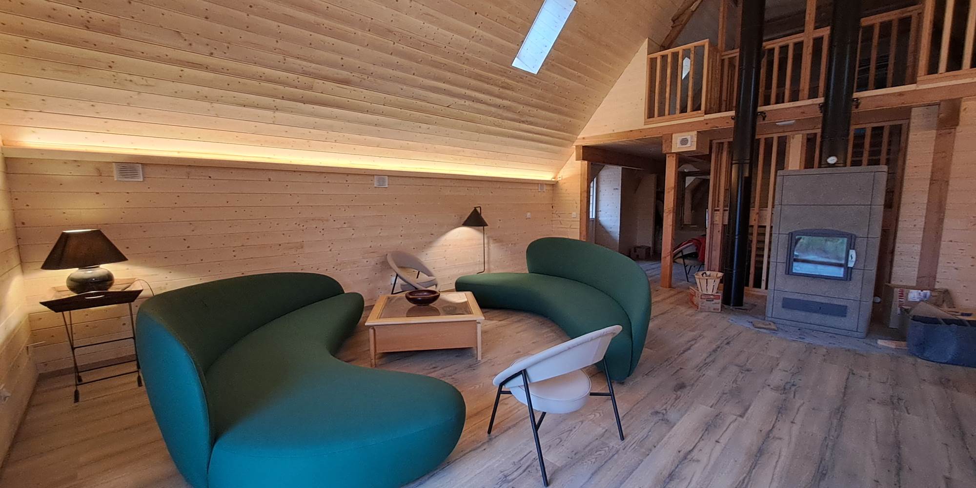 Vue salon et mezzanine