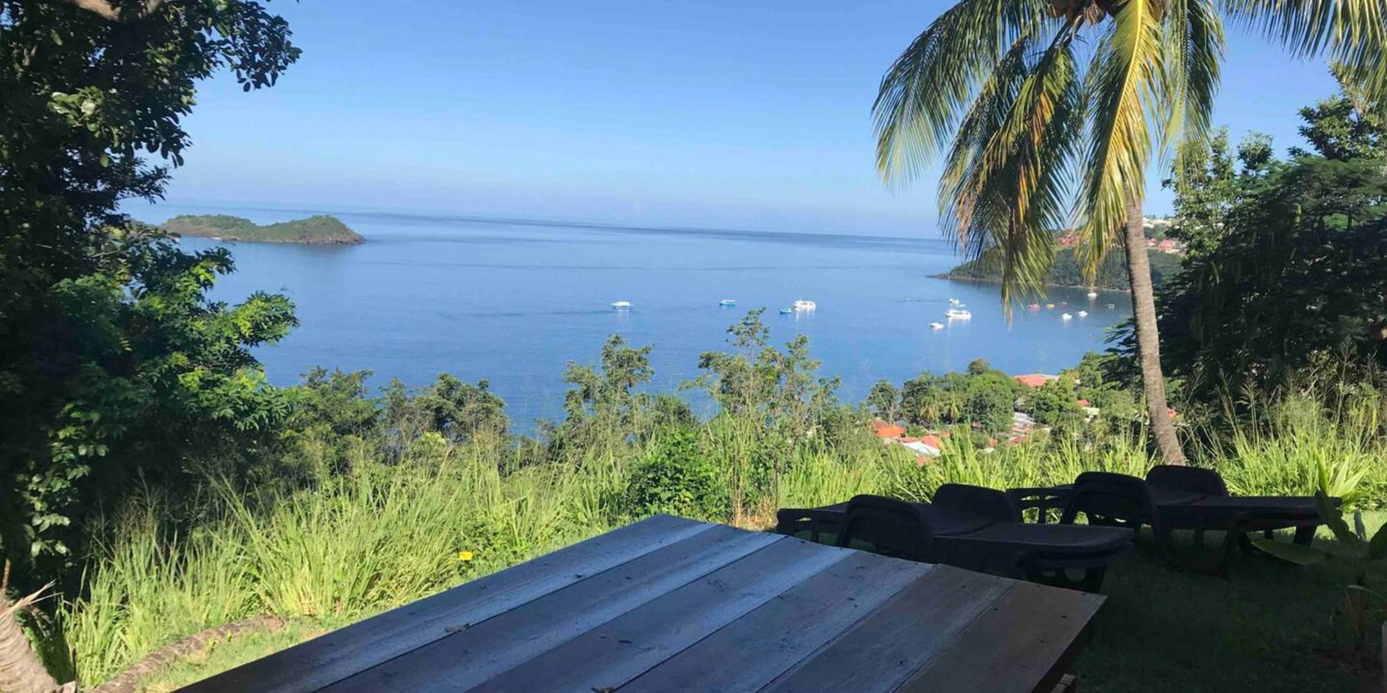 Table de jardin à disposition