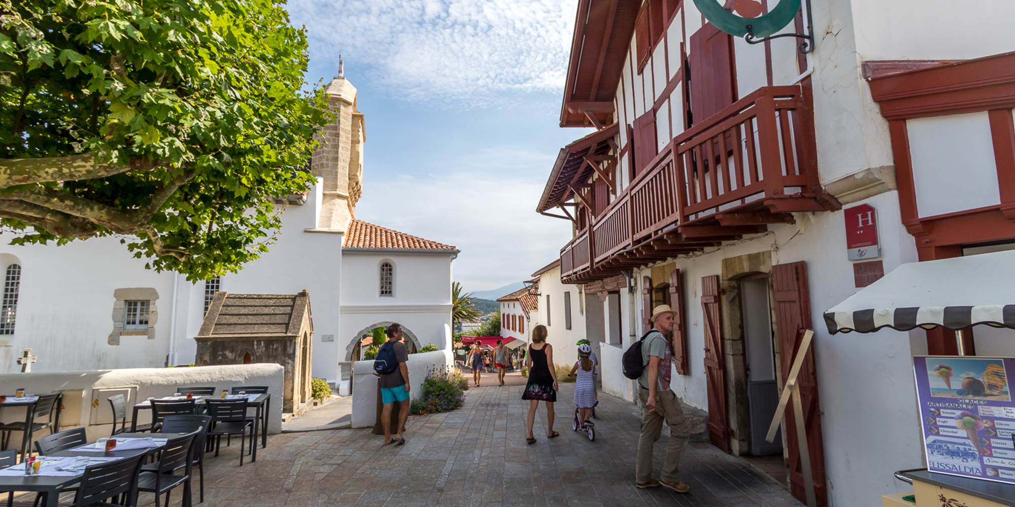 Elissaldia, veut dire « à côté de l’église » en basque