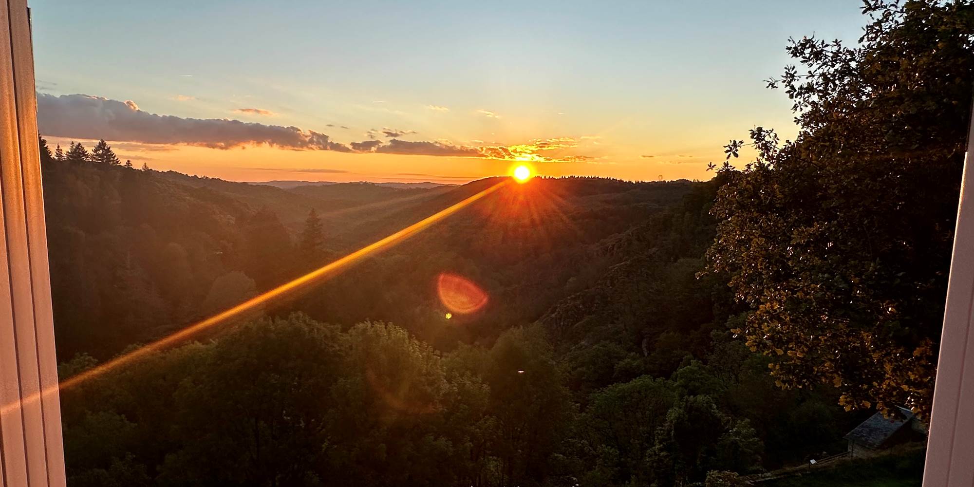 Gîte-Appartement 2 à 3 chambres, pour 1 à 7 personnes. Vue sur les Montagnes et la Vallée des Cascades plein Ouest.