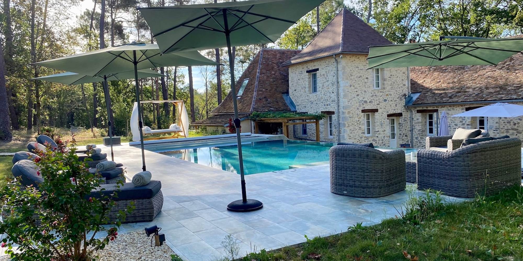 Piscine a débordement bergerac