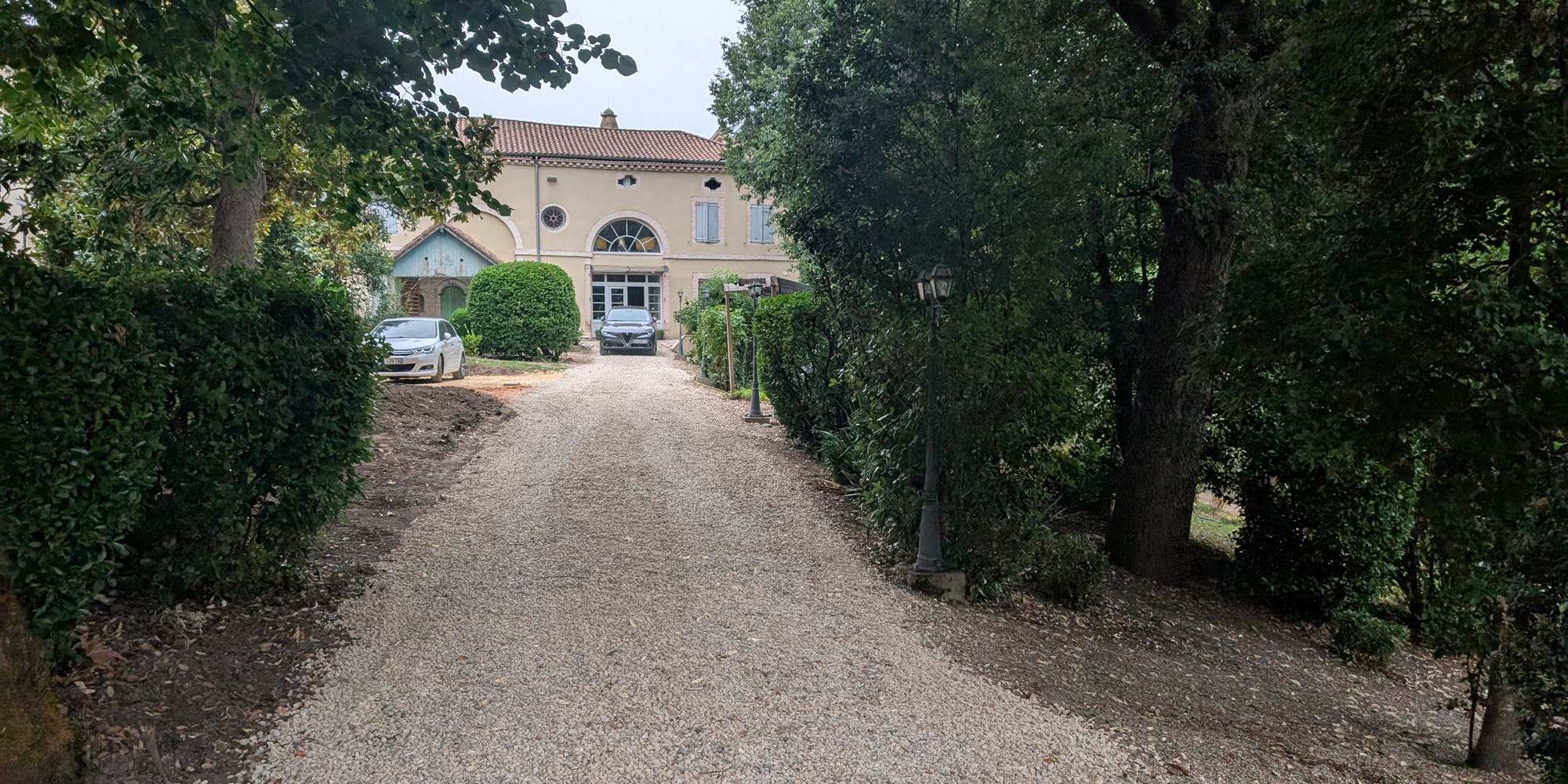 L'allée menant à la Maison Chambre d'Hôte-presta