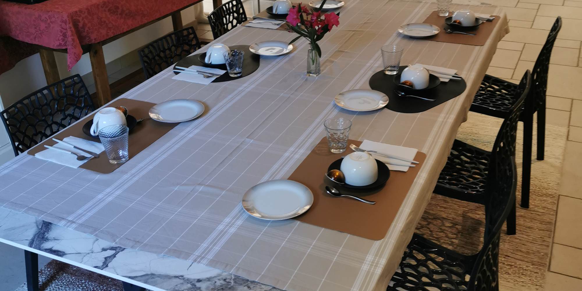 Grande table petit déjeuner intérieur-presta