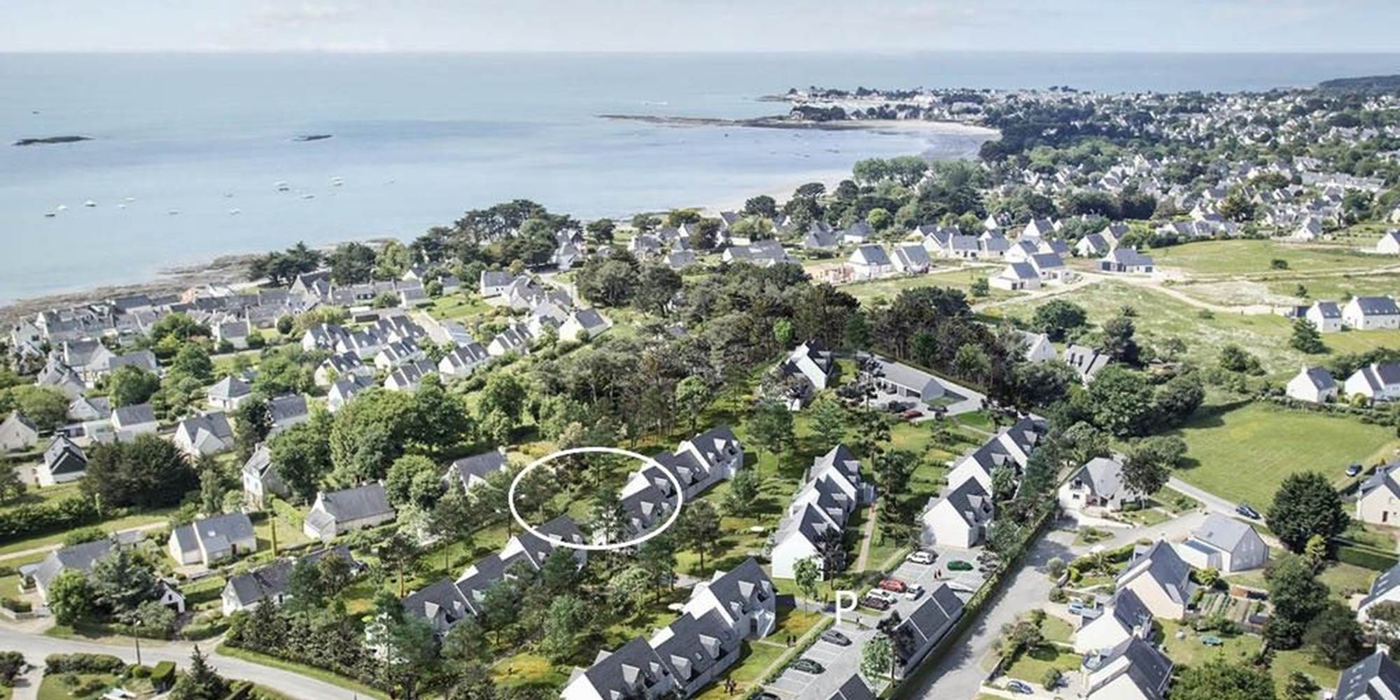 Vue d'ensemble du Domaine de Roaliguen à Sarzeau proche de la plage du Roaliguen.jpg