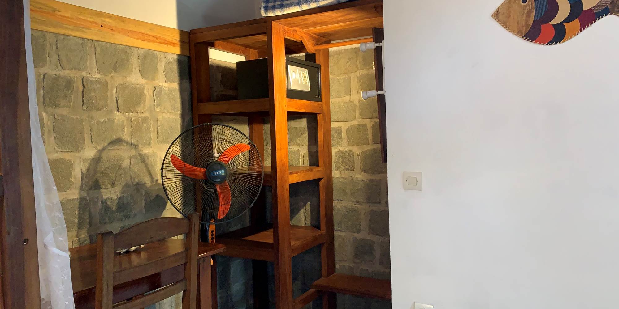 coin bureau, étagère, coffre, ventilateur