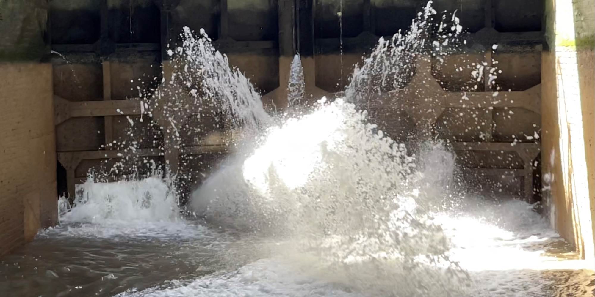 En train de remonter l'écluse du Tarn (11bis du Canal de Montech)