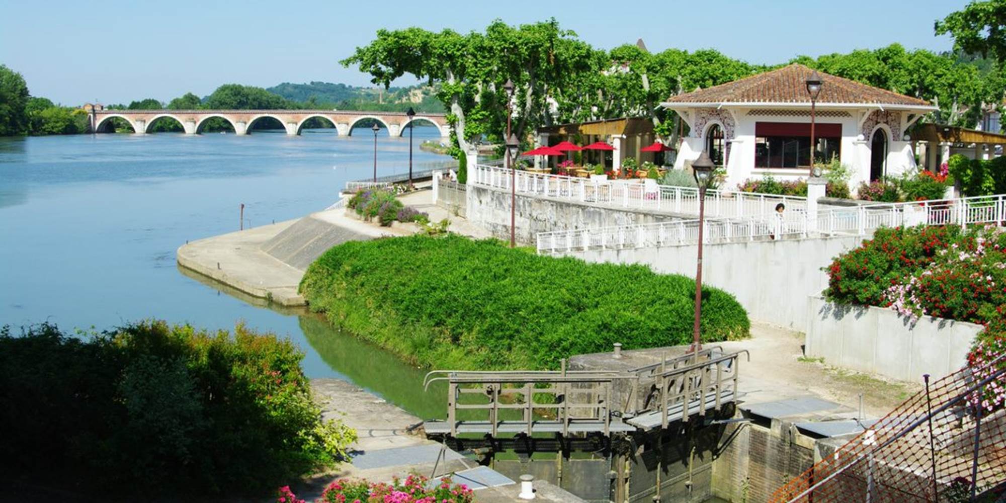 Double-écluse de descente en Tarn et Kiosque de l'Uvarium