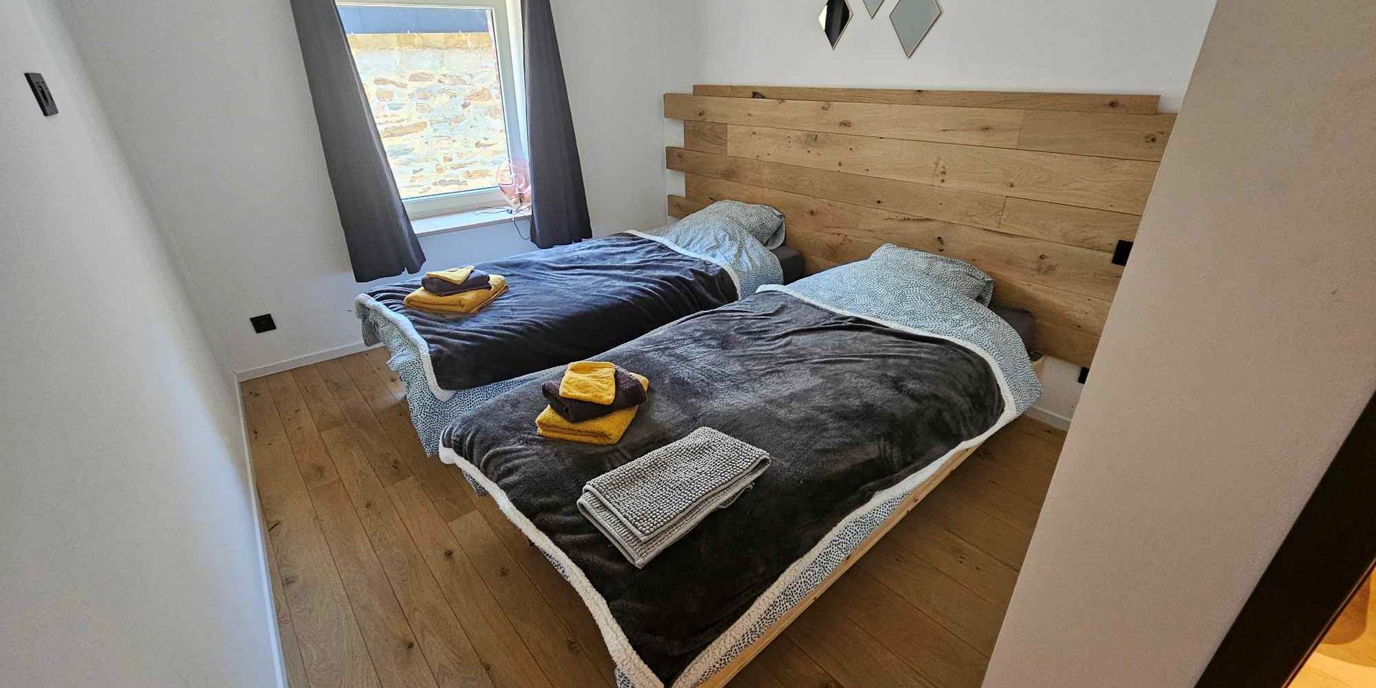 L'ESCAPADE-DE-SAINT-HUBERT-Chambre-Lits-Simples-presta