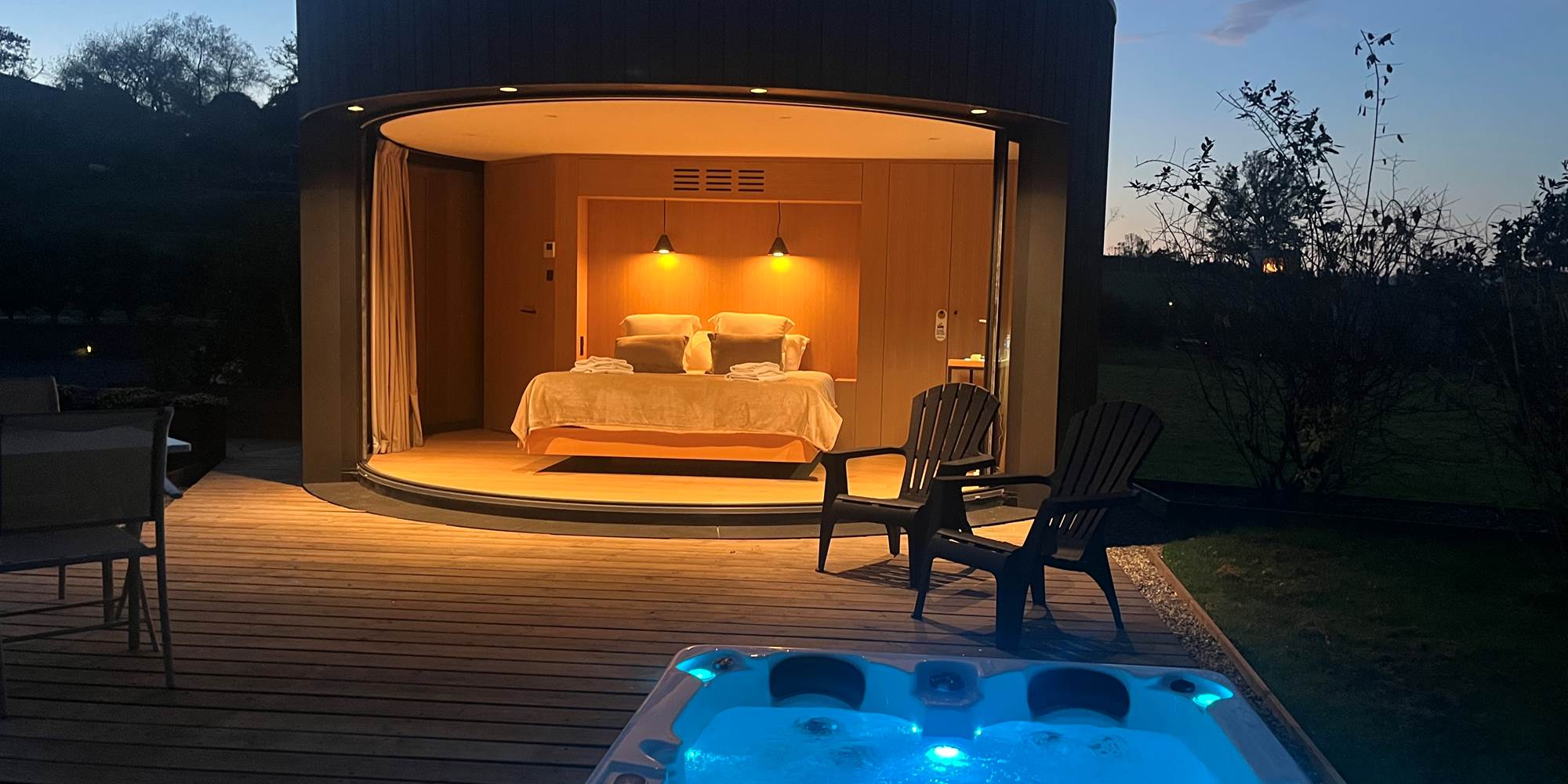 Chambre & jacuzzi nuit paysage