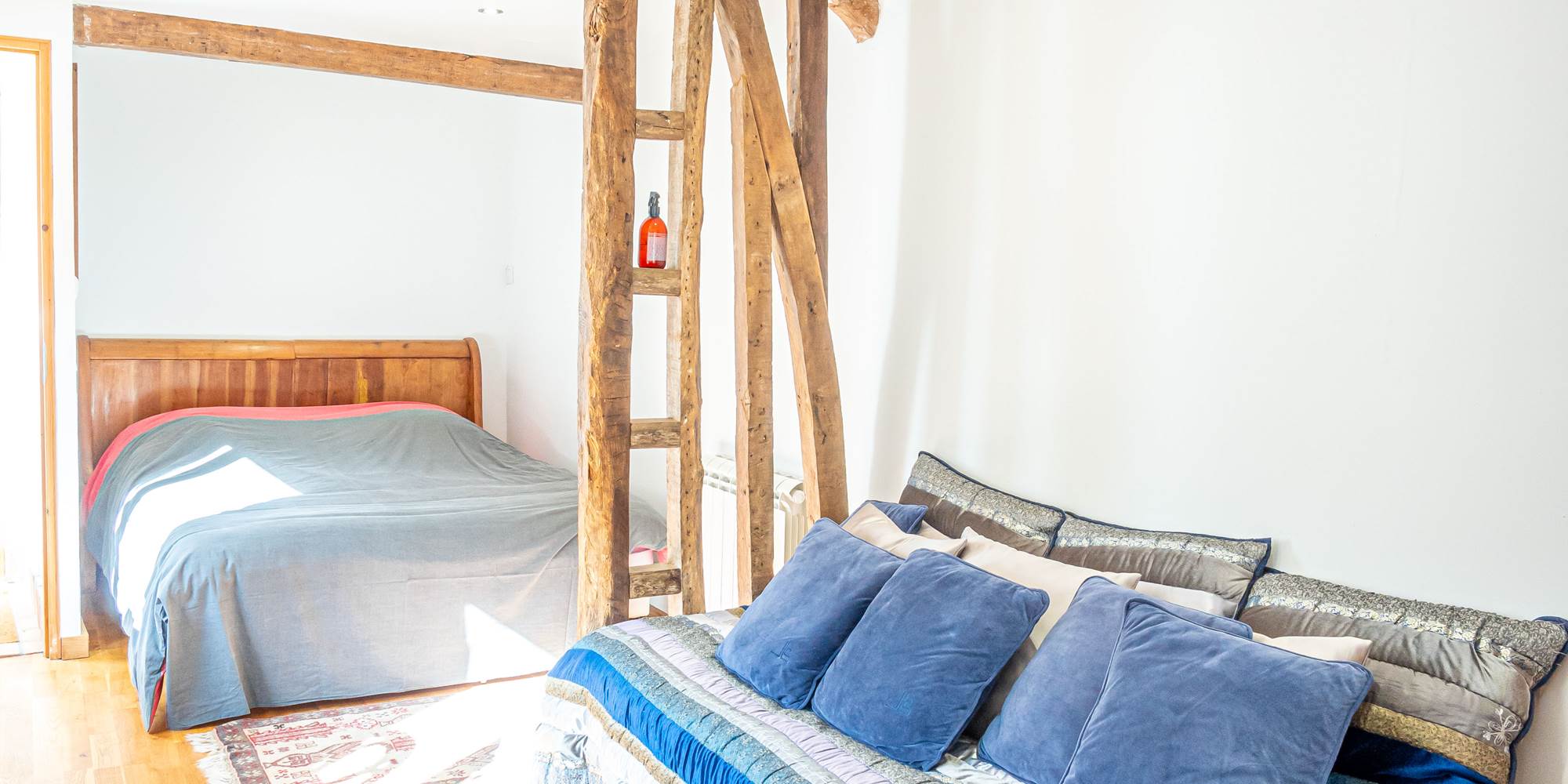 Le canapé et lit 1 personne