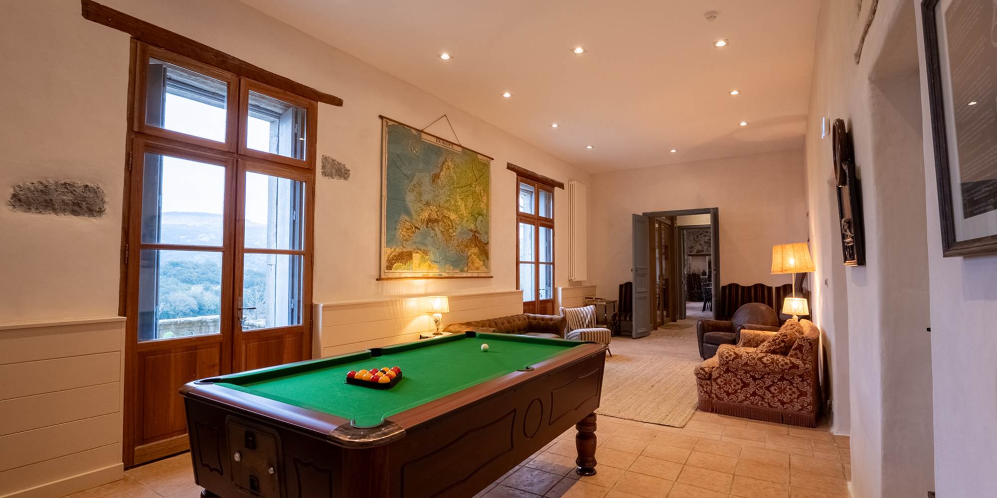 LE CHÂTEAU - RDC - Salon avec Billard 8pool