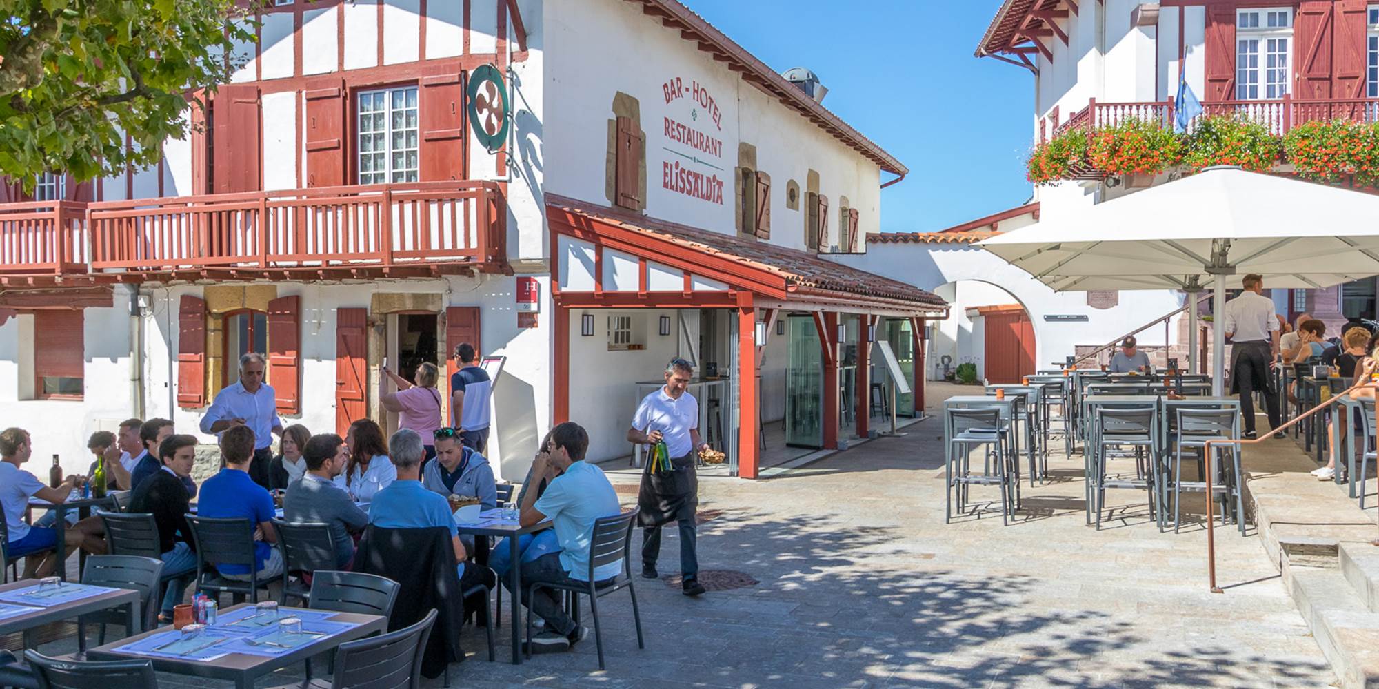 Hôtel Restaurant Elissaldia - Place - Bidart