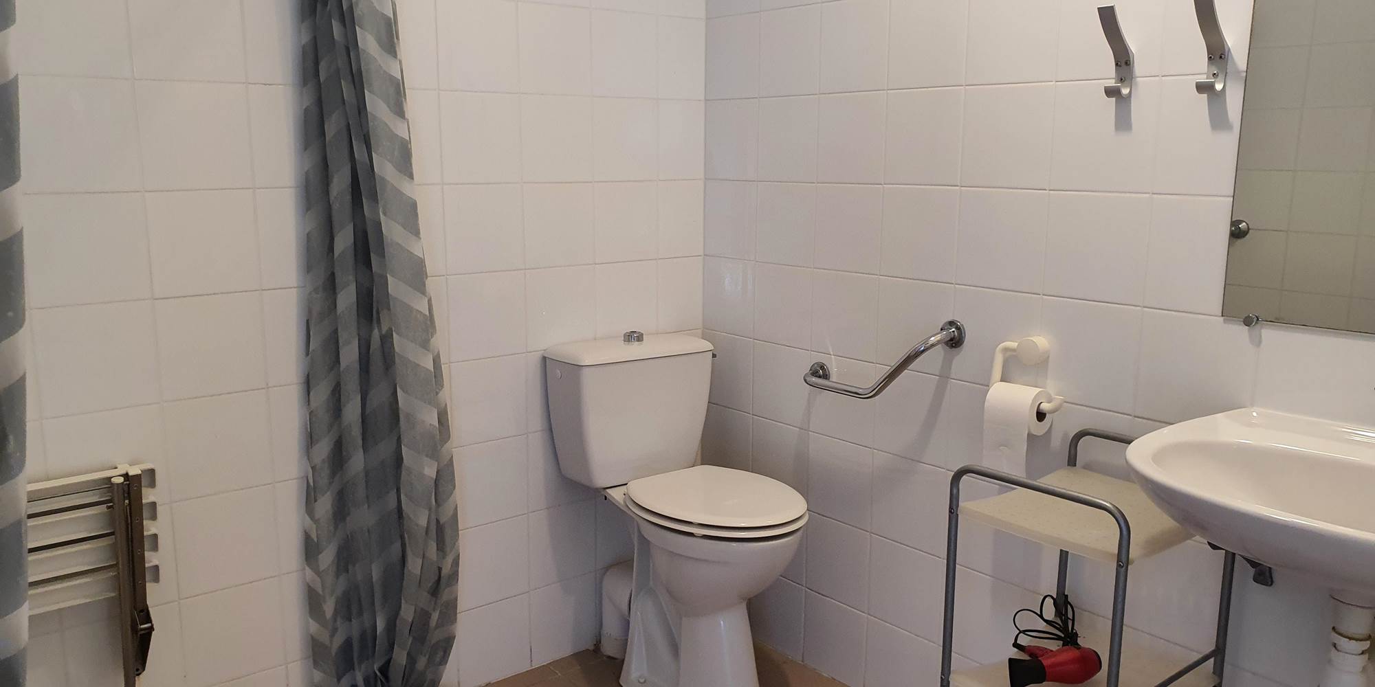 Salle de bain PMR