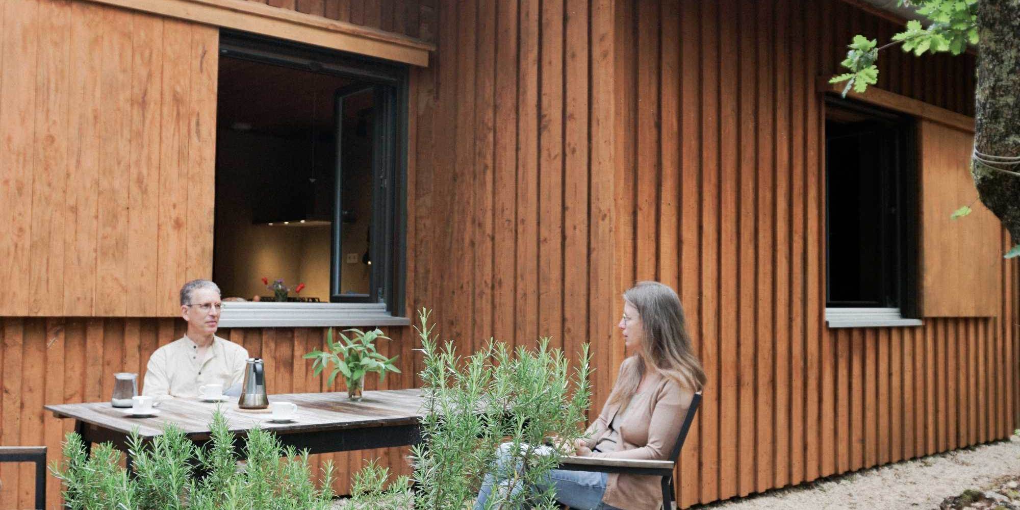 Coté terrasse à l'Ecogite 1000 Pailles