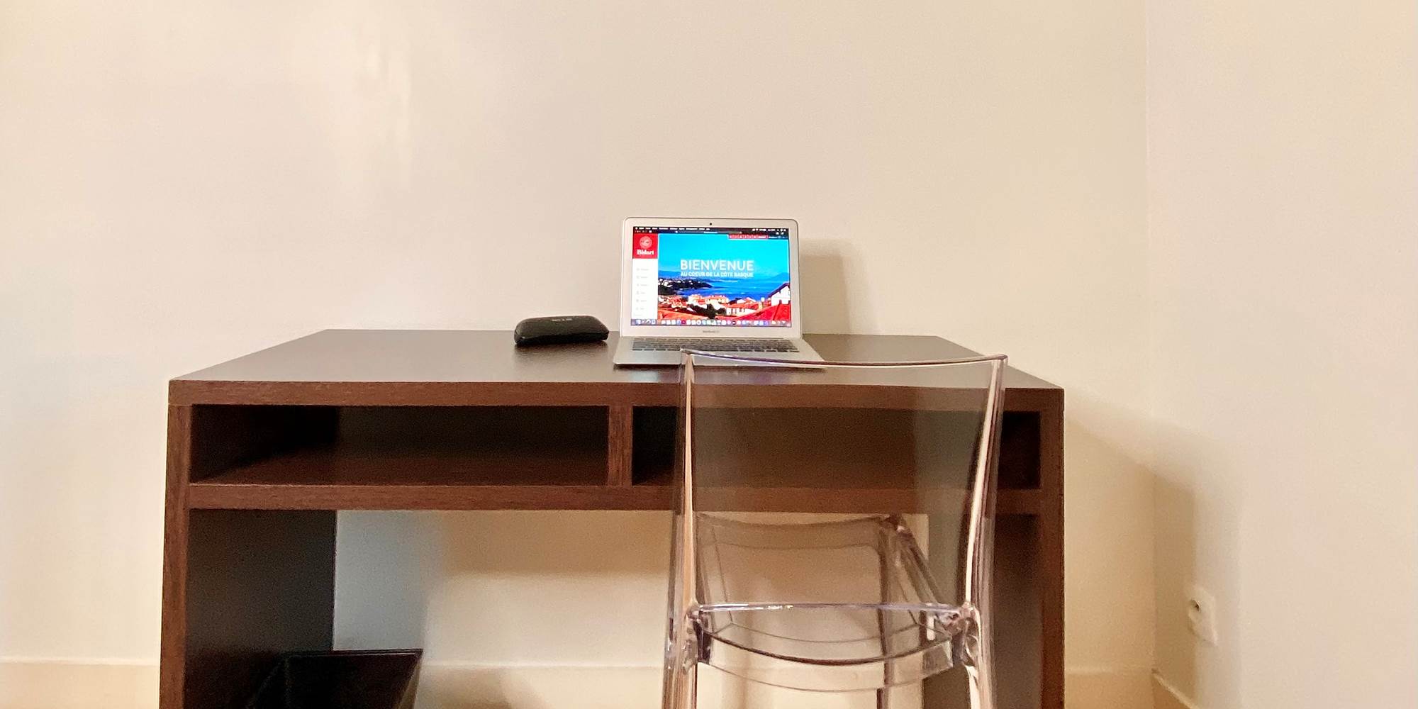 Coin Bureau , Télévision, Chambre Single