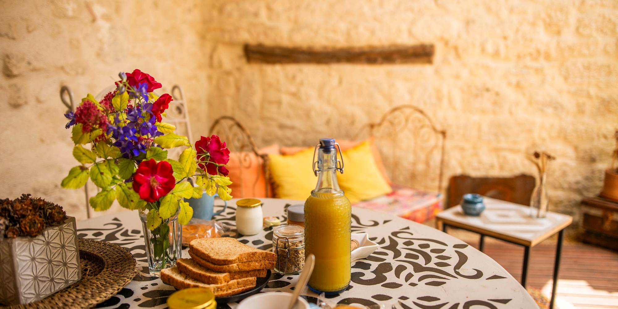 Petit déjeuner en terrasse