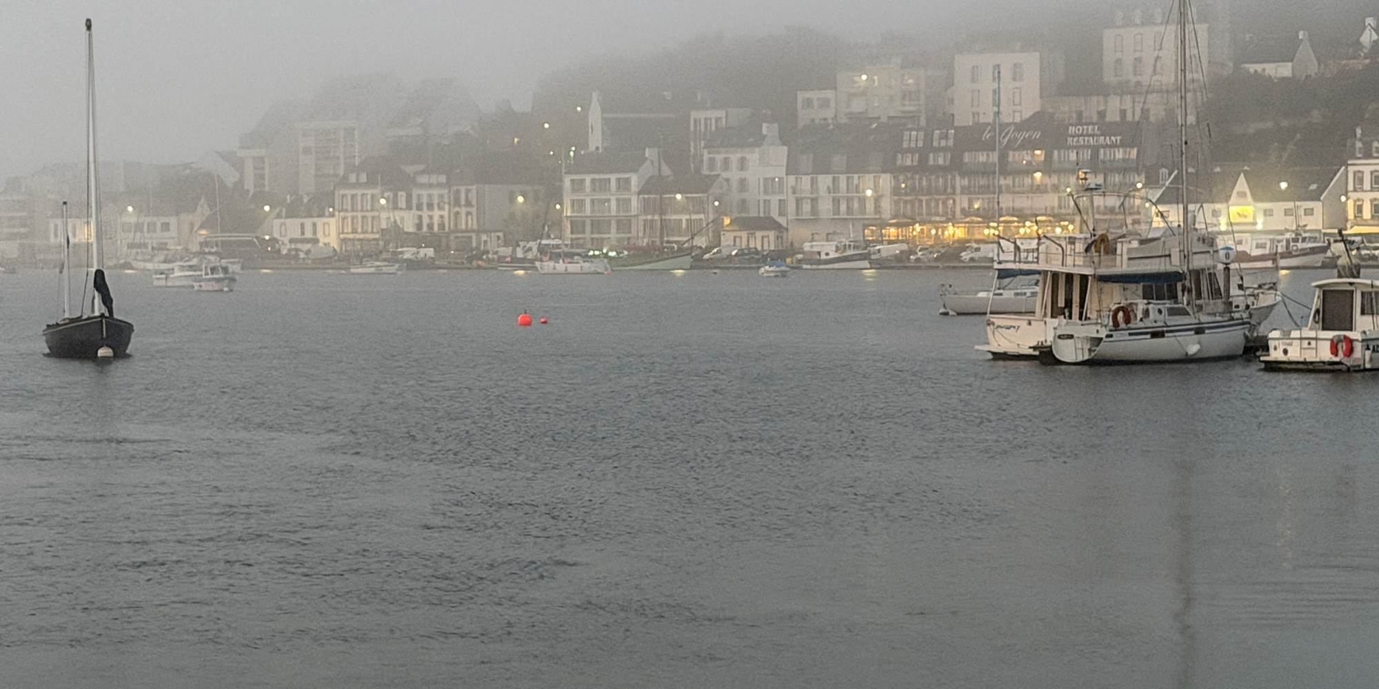 brume sur port