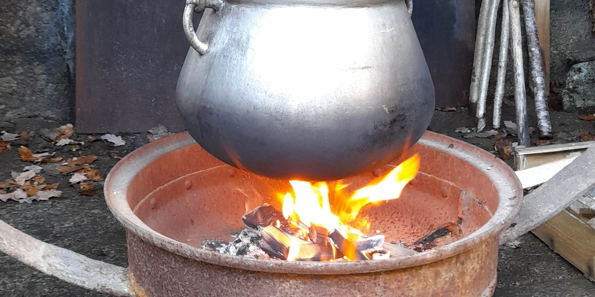 La marmite au feu de bois