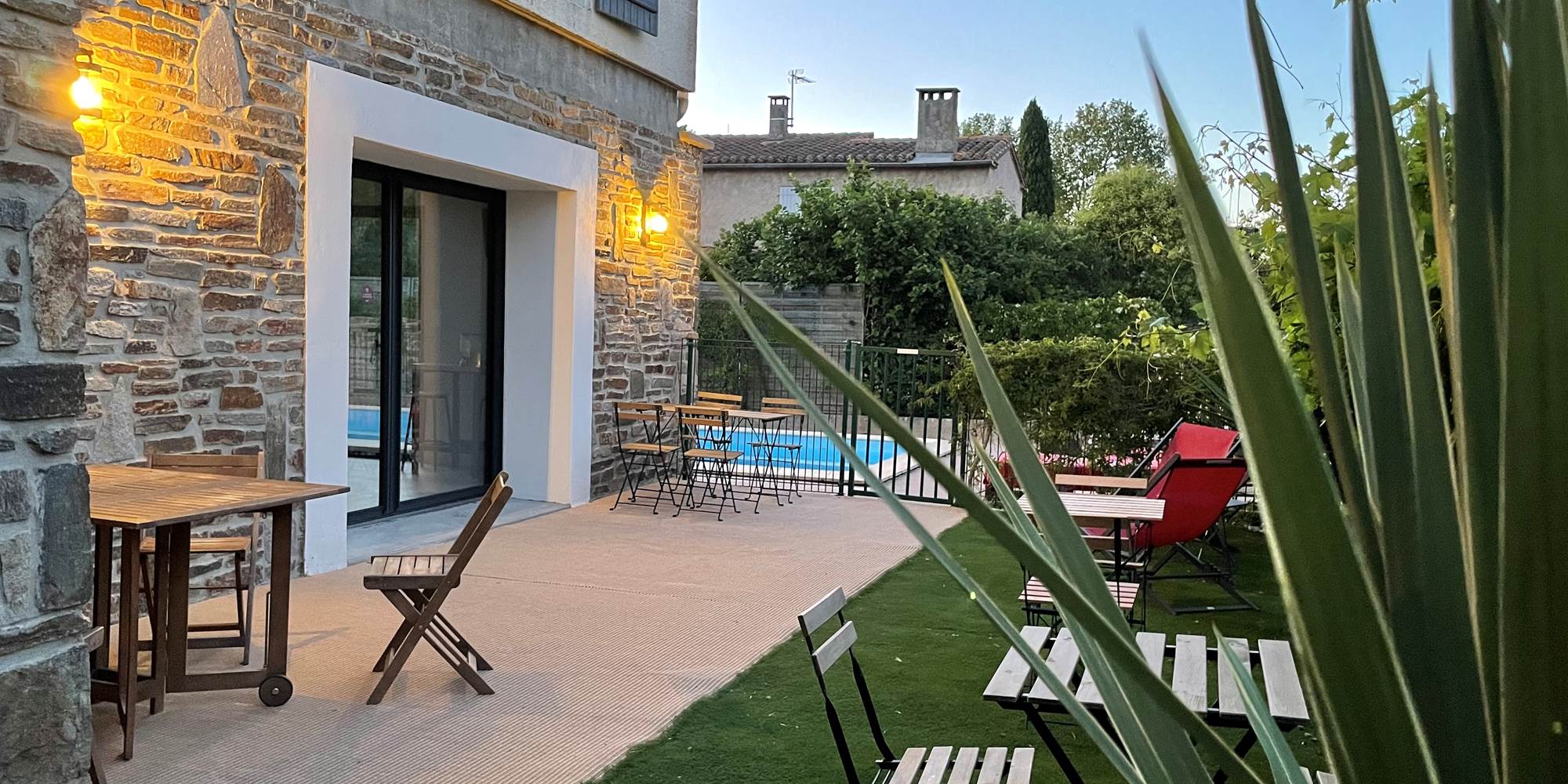 Terrasse-coté-piscine