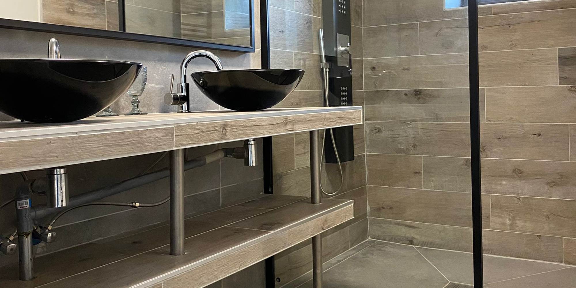 Salle de douche. Au regard du Pré