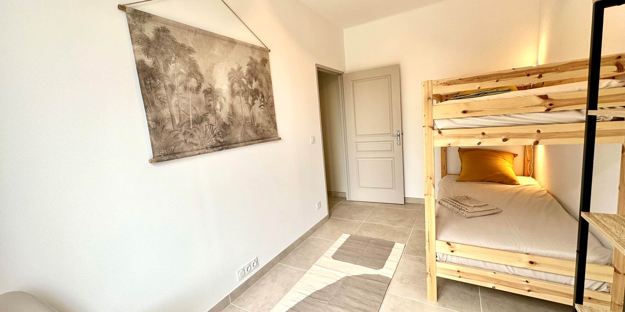 vue chambre 4, proche venise provencale, marché isle sur la sorgue, carriere des baux de provence