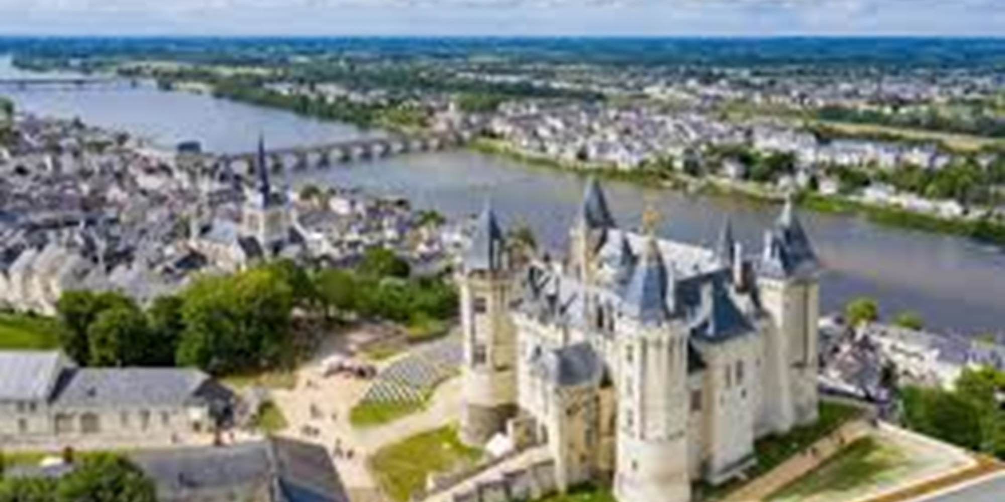 chateau-de-saumur-gite-jacuzzi-spa-couple
