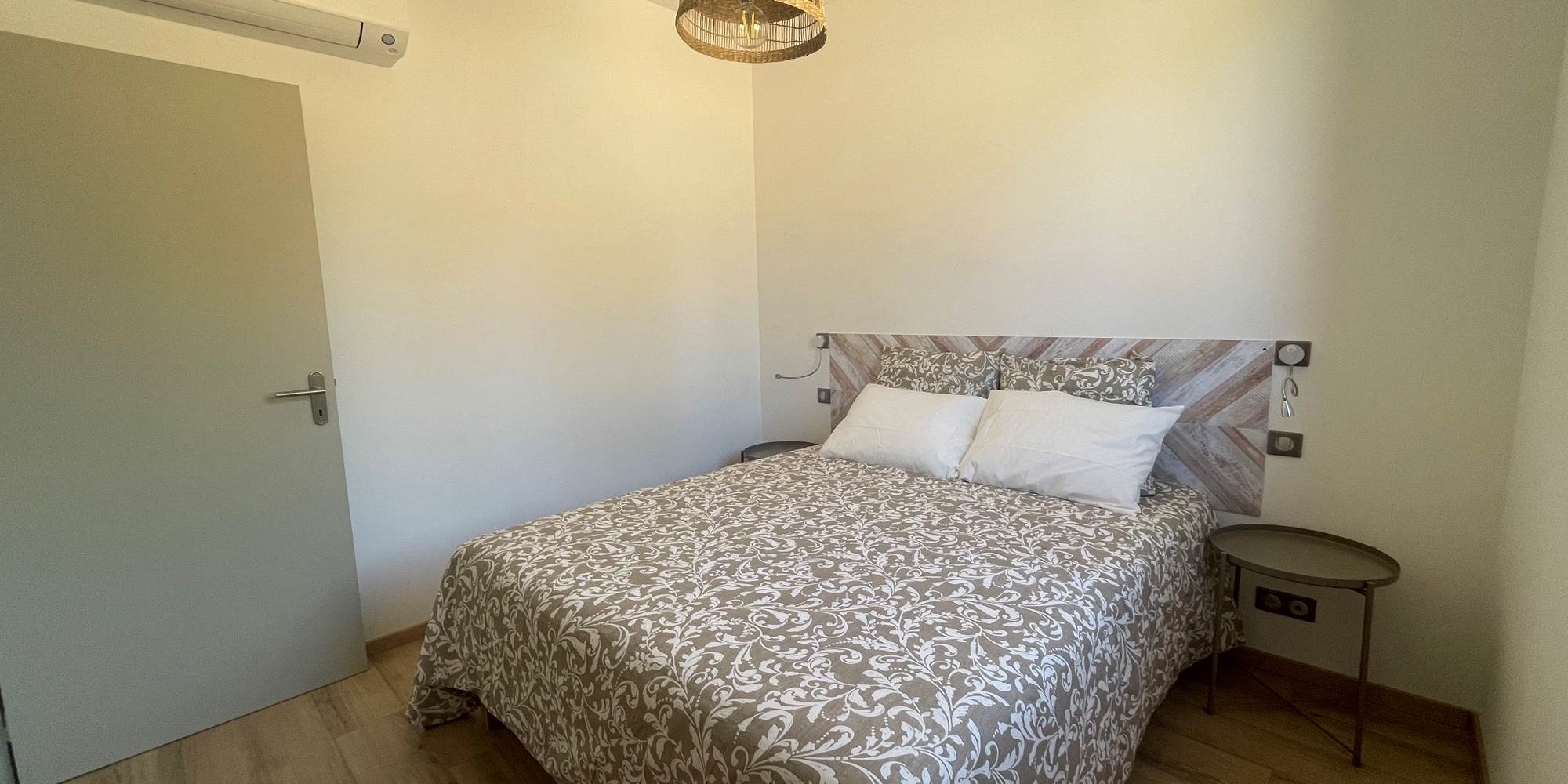 Chambre lit queen size