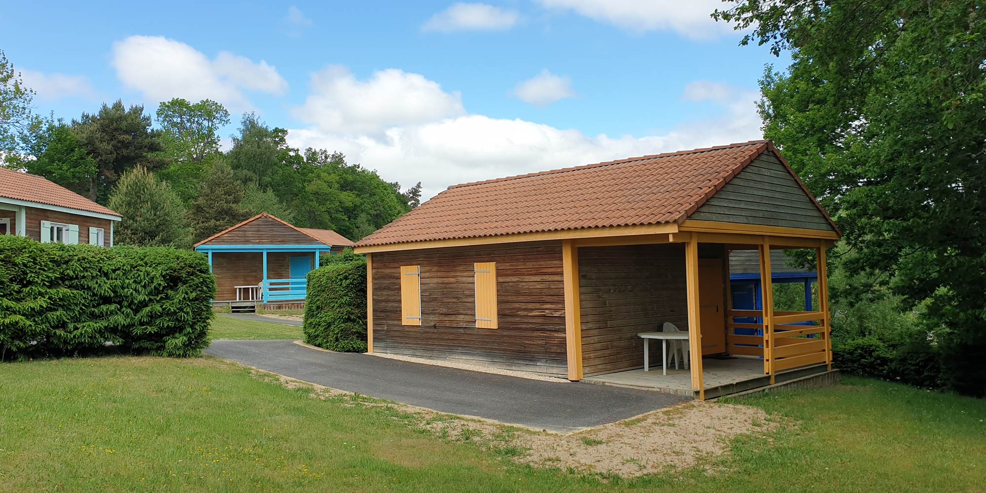 Des chalets faciles d'accès (photo mai 2022)