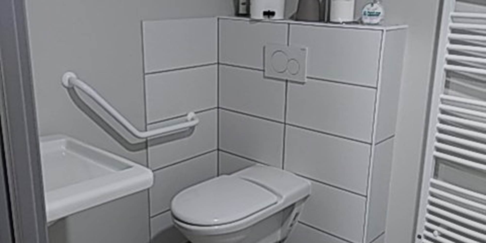 chambre PMR salle de bain