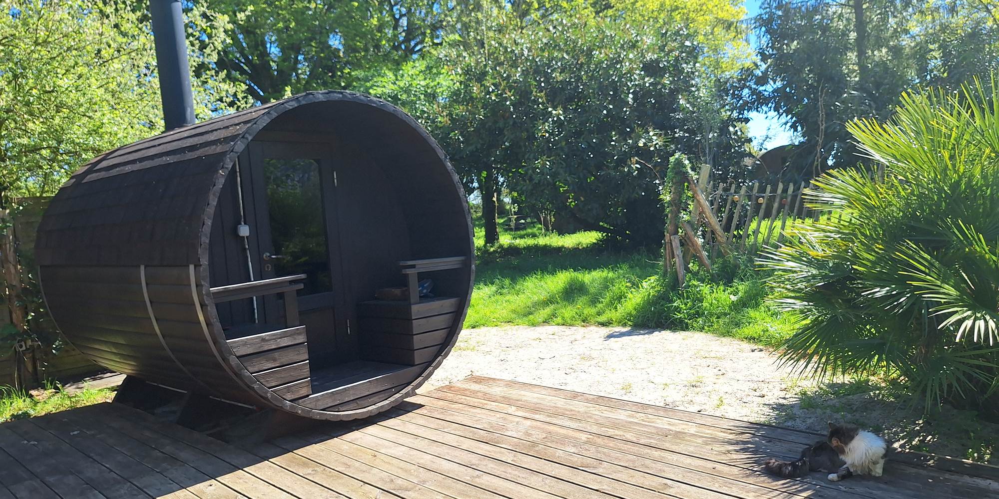 sauna-exterieur-detente-couple-nature-Masserac-Redon.jpg