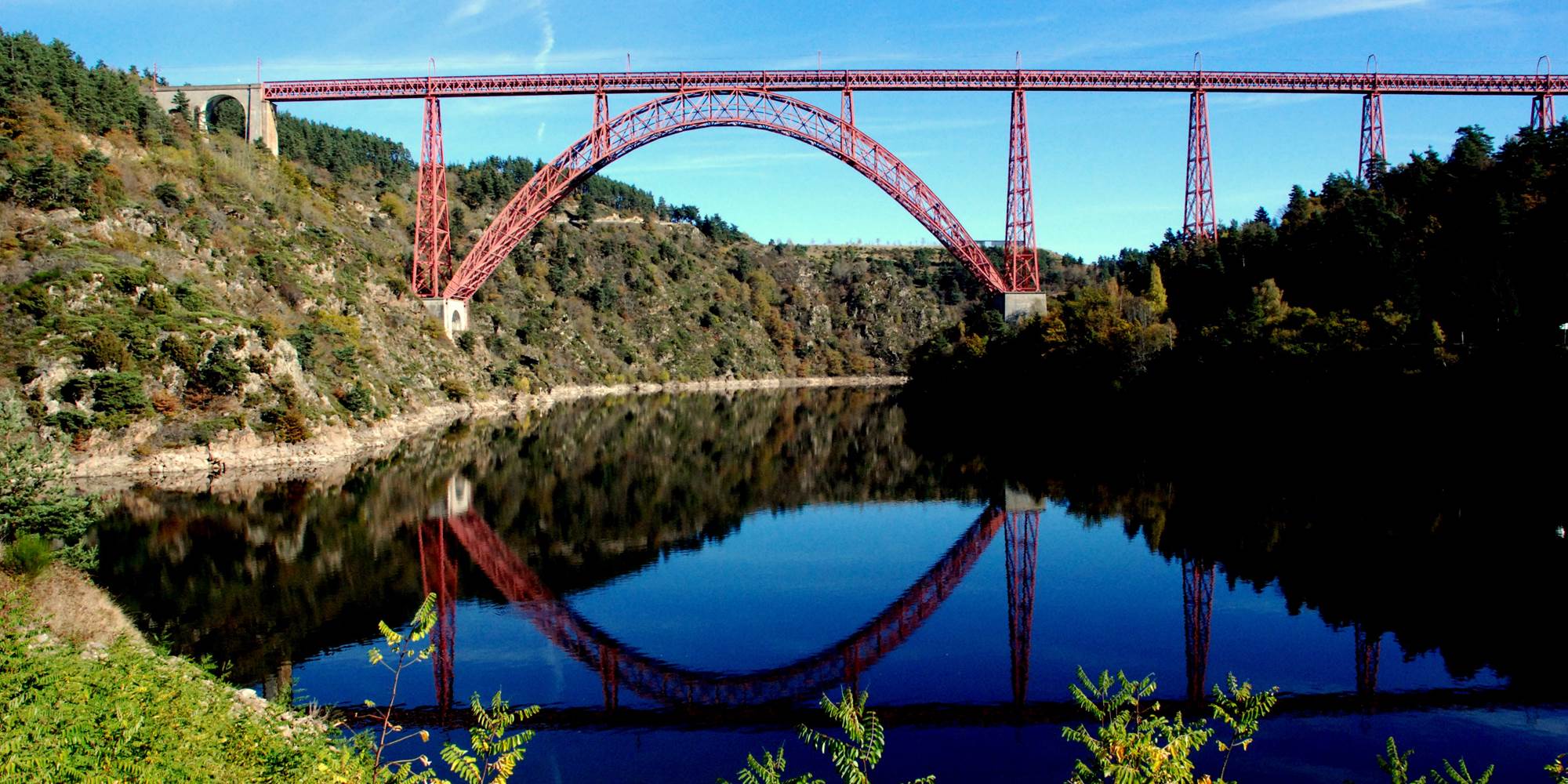 Les Chalets de la Margeride:  LE VIADUC DE GARABIT