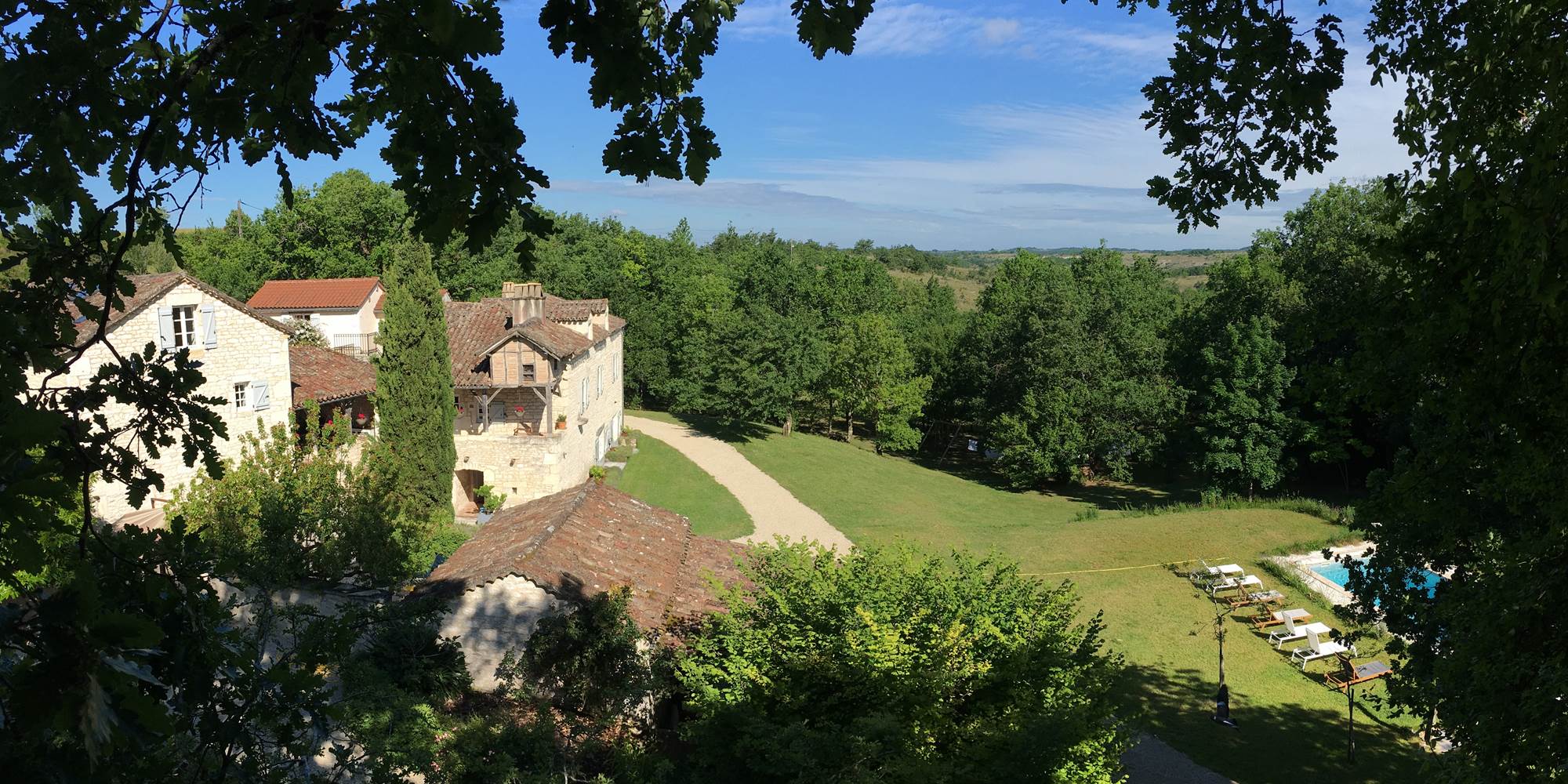 Vue du ciel, chambres et tables d'hôtes dans le Lot
