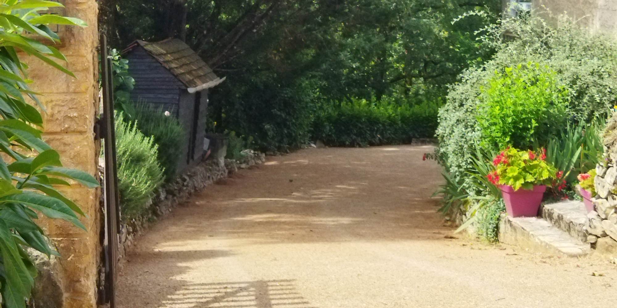 Entrée vers le parking