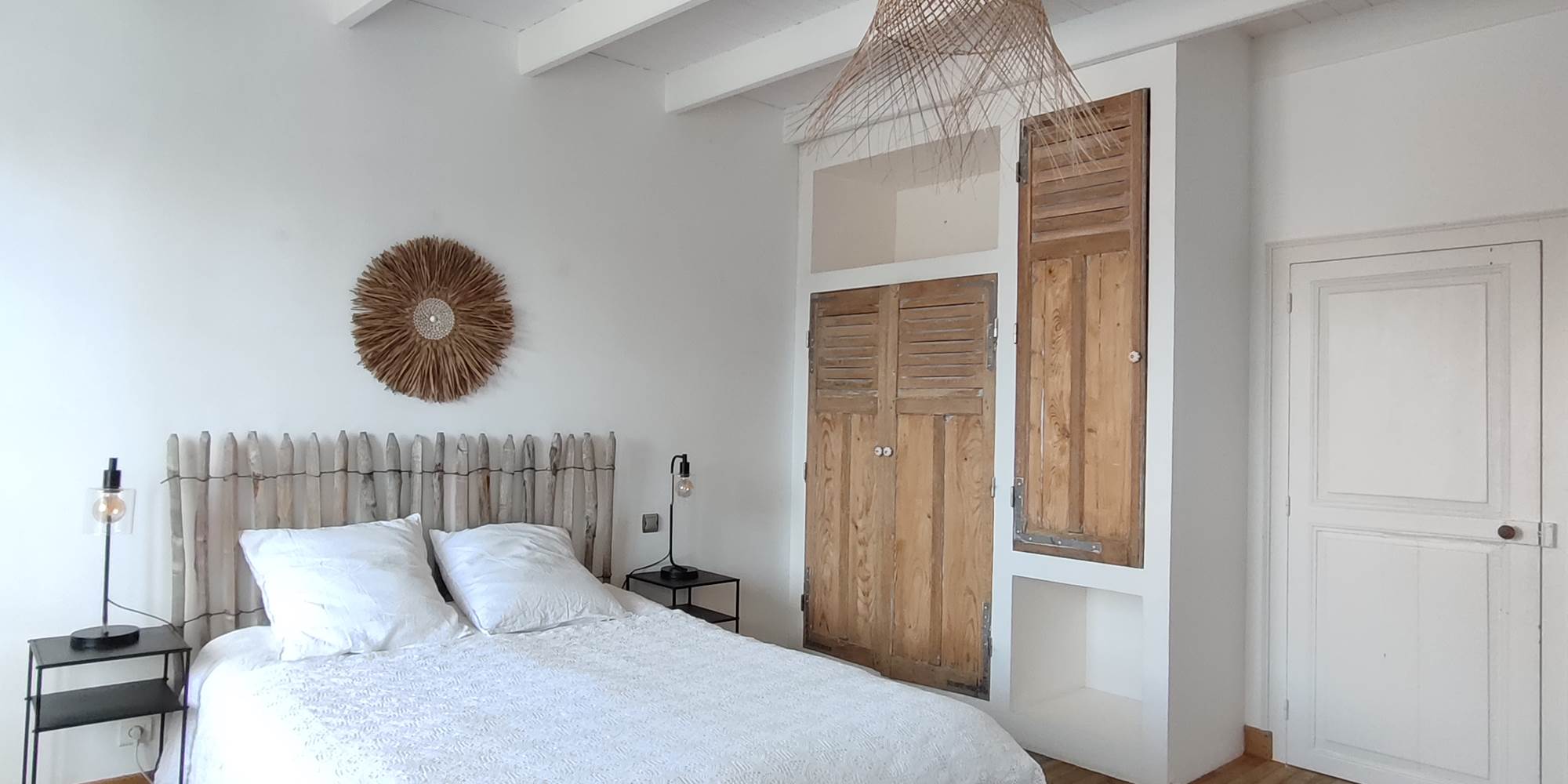 Villa Marie - chambre "les pieds dans le sable", lit et dressing