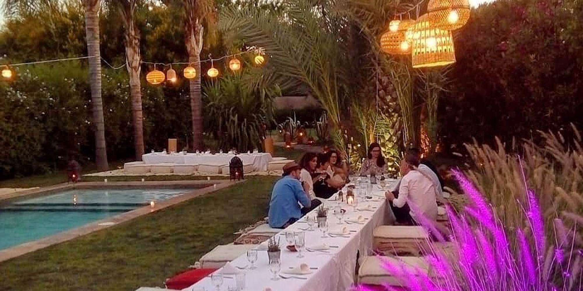 DINER AU BORD DE LA PISCINE-presta