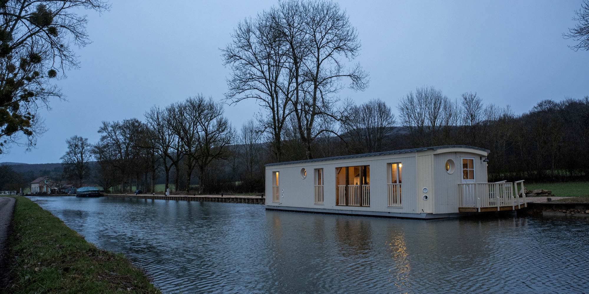 Gîte insolite flottant "Bateau Lavoir La34S."