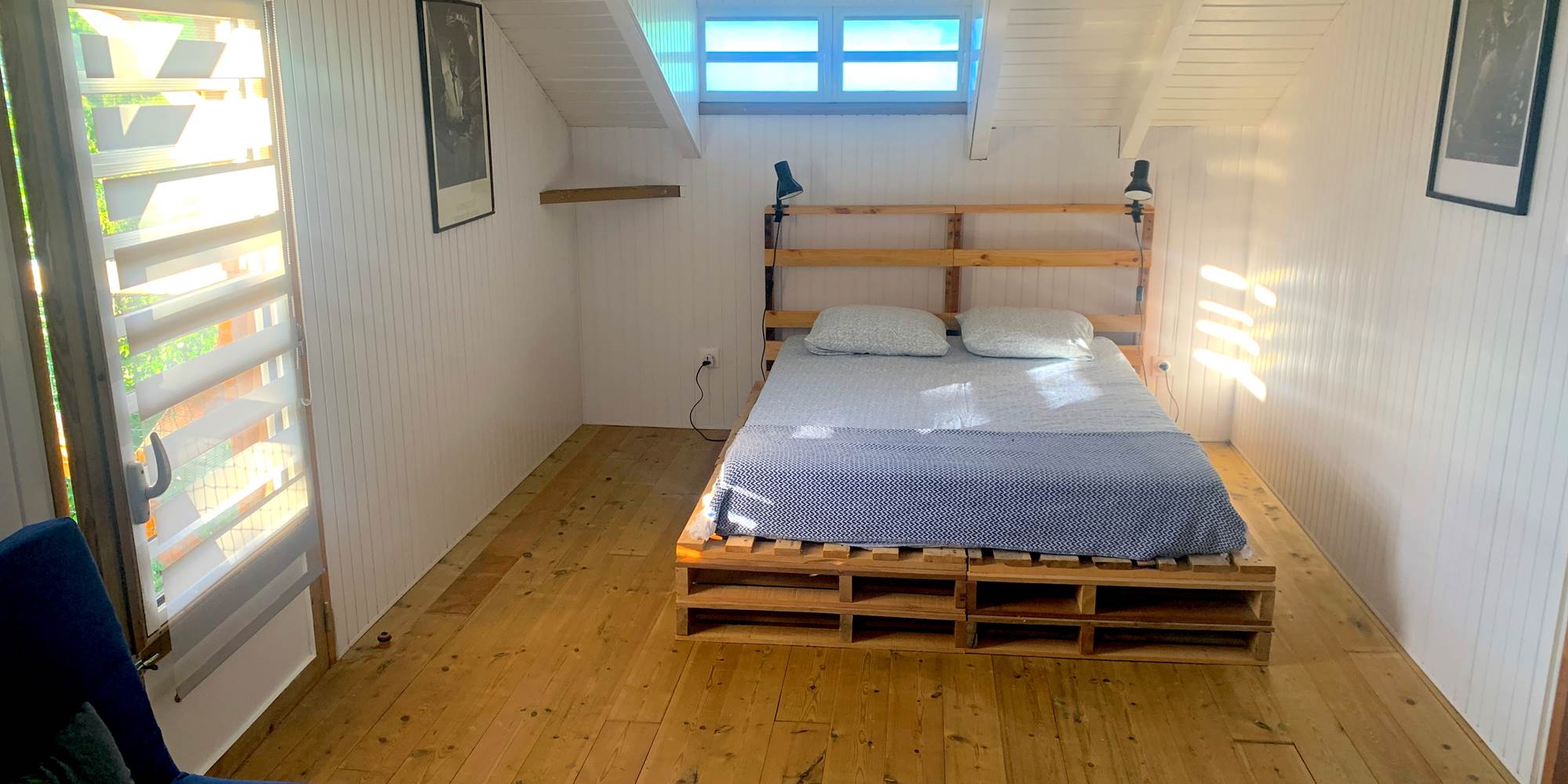 Chambre climatisée avec lit 140 x 200