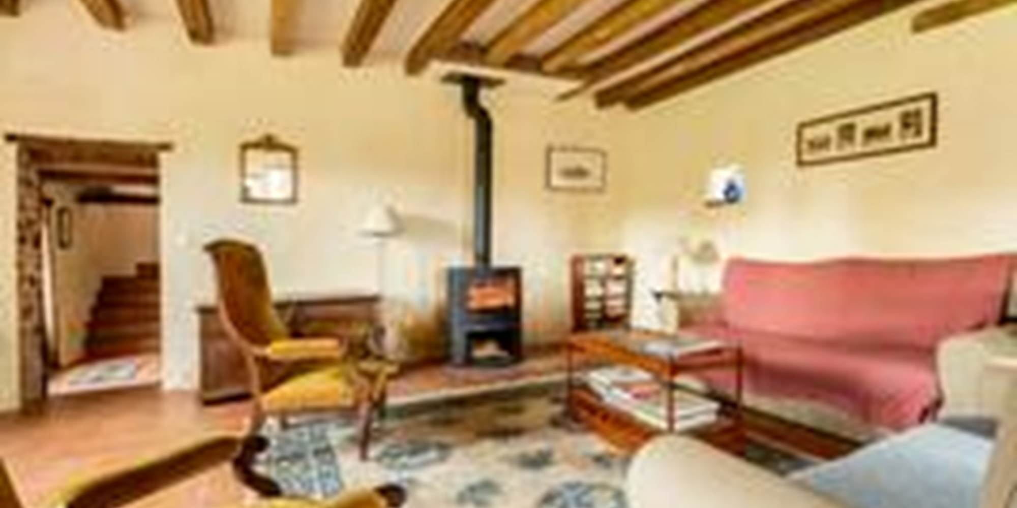 Salon avec le poêle à bois