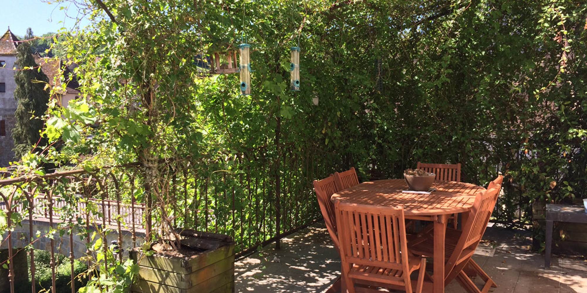 9_ Espace repas sur la terrasse