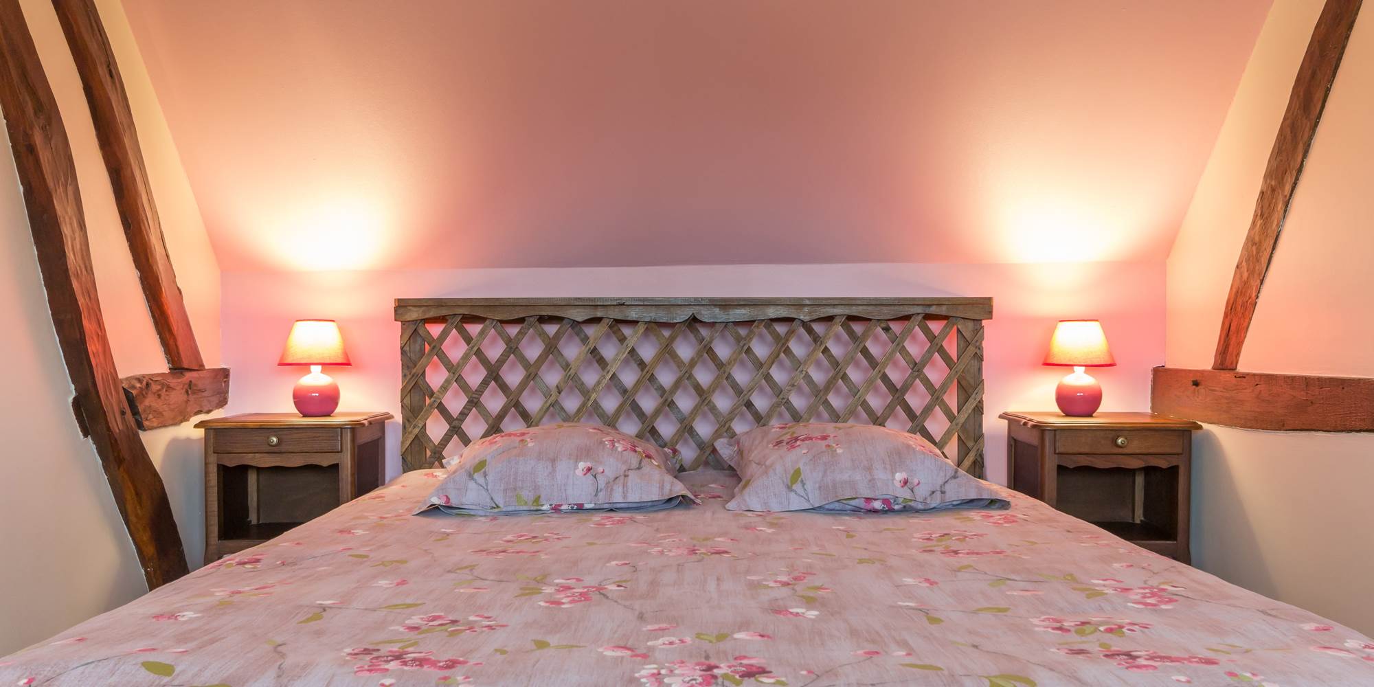 Lit queen size - Gîte du Petit Coq - aux3nidsfleuris