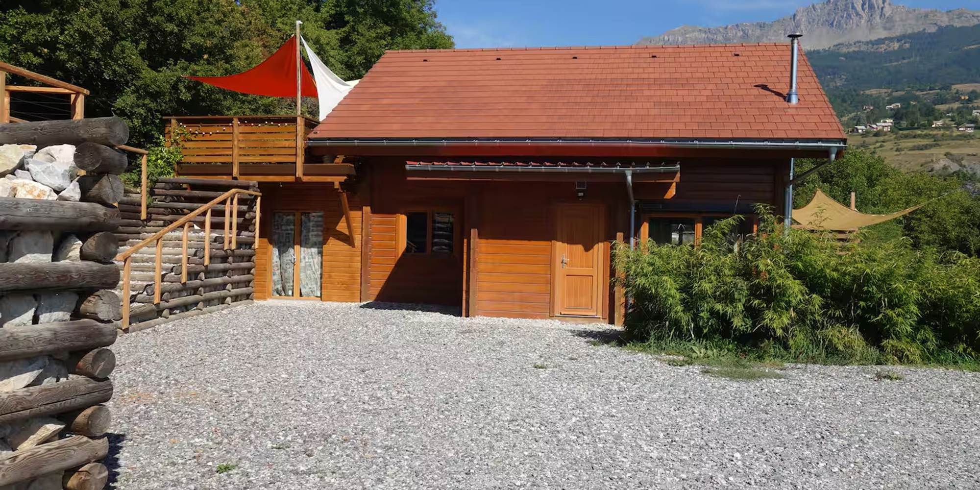 Grand parking au pied du Gîte