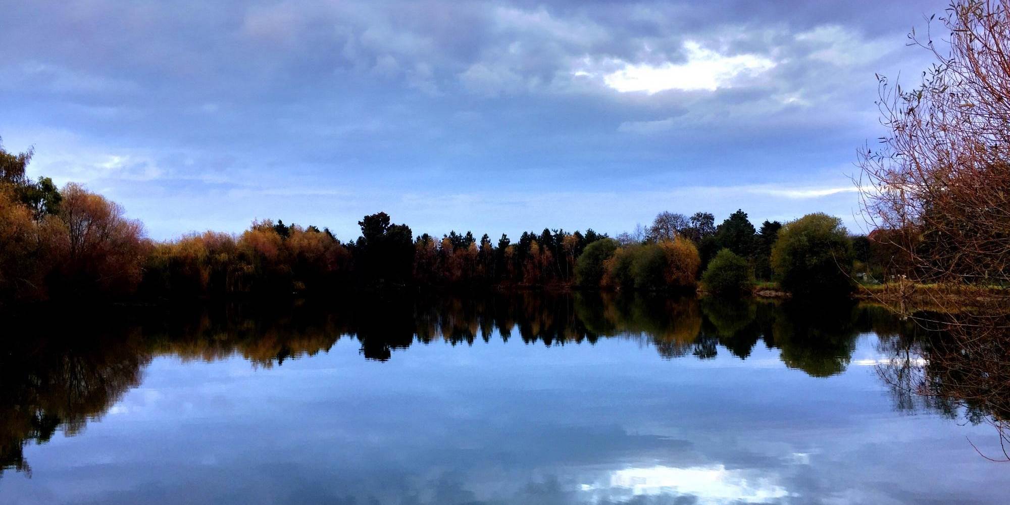 Fin de journée au bord de l'eau