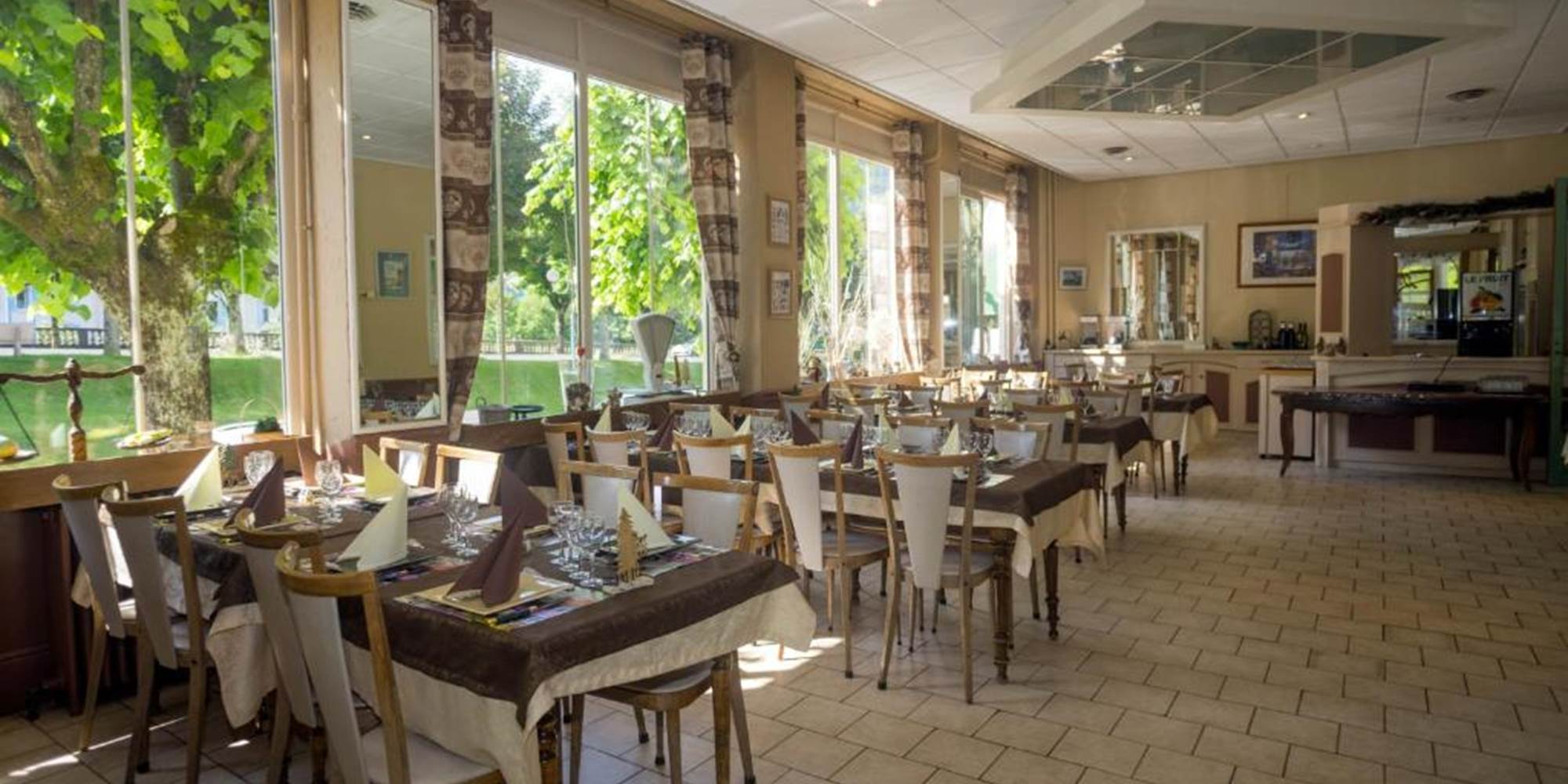Au_Val_Dore_La_Bourboule_salle_restaurant
