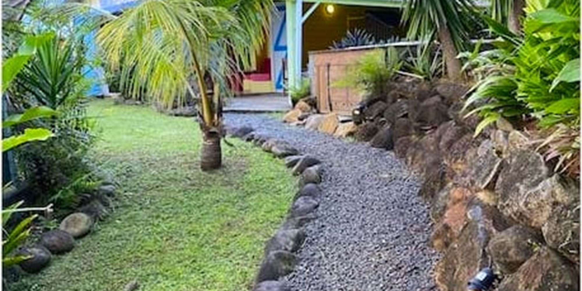 Chemin d'accès depuis le parking privatif