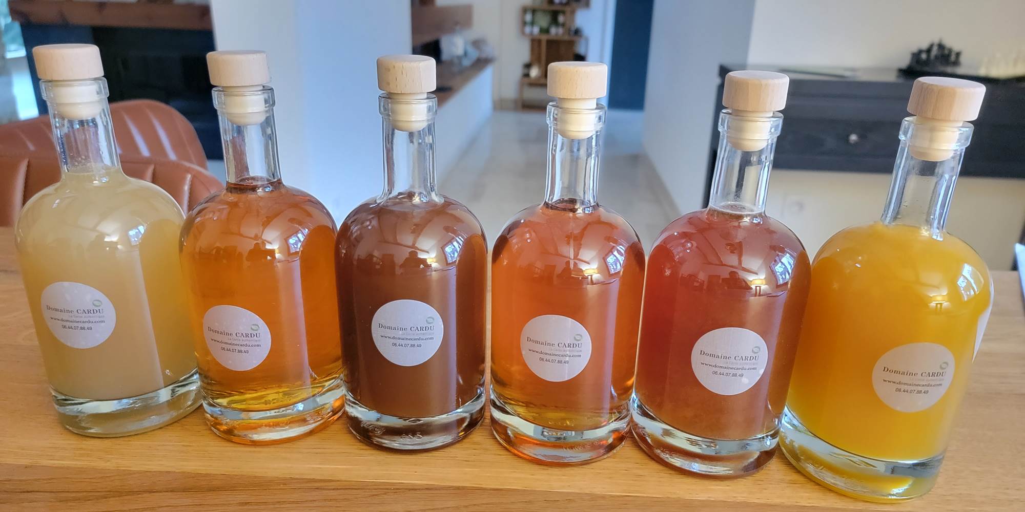 Sélection de liqueurs artisanales  corse du Domaine Cardu proposés aux convives.