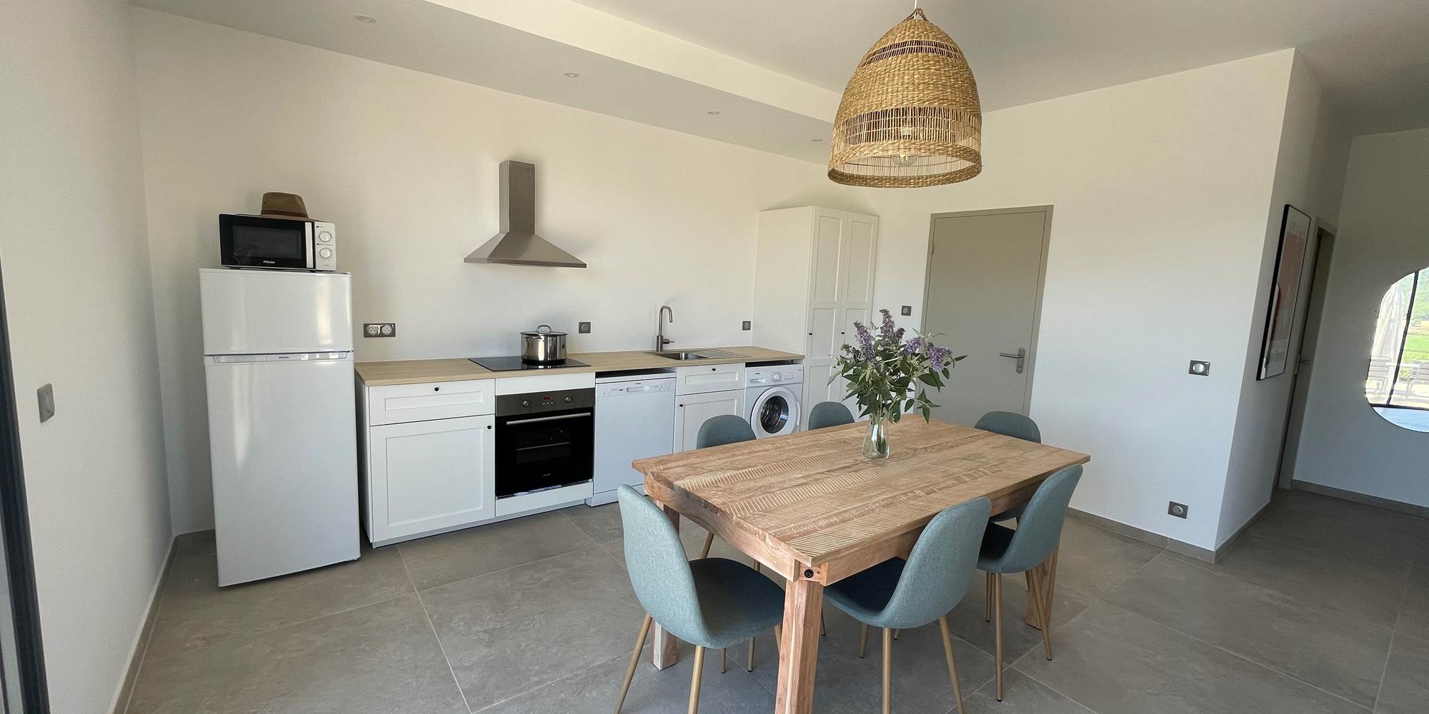 Cuisine spacieuse et fonctionnelle