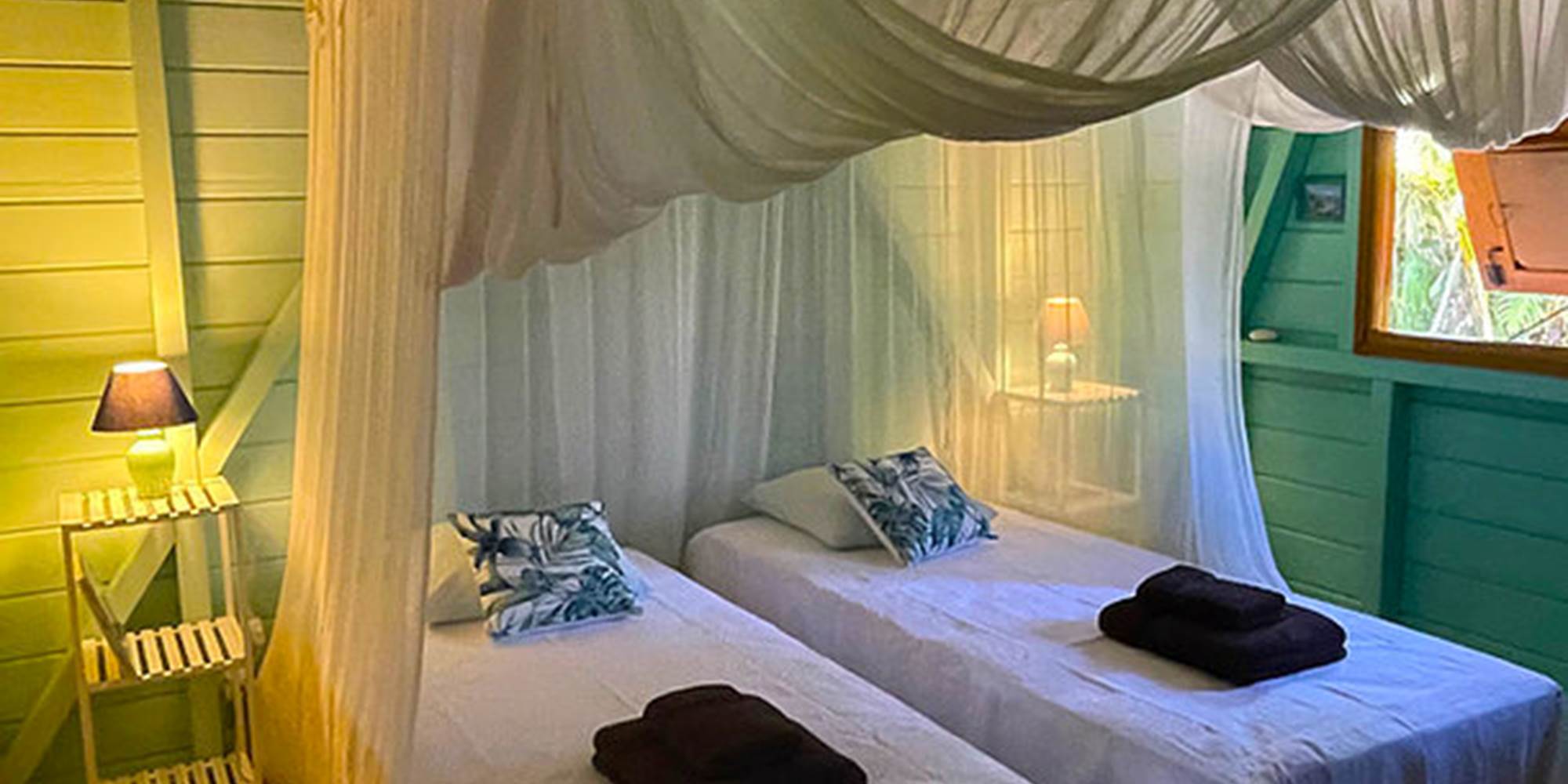 Chambre climatisée ou ventilée avec 2 lits 90 x 200